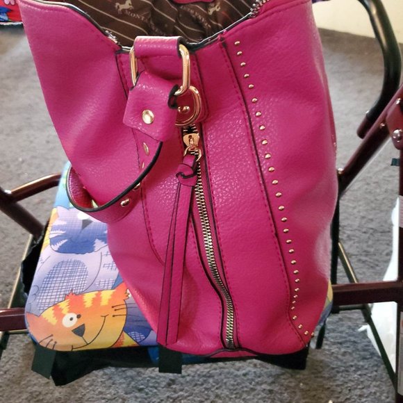 New Montana West Concealed Carry Handbag in Fuschia Pink - Picture 3 of 5